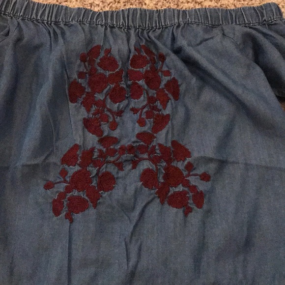 Francesca’s denim off the shoulder top - Picture 2 of 4